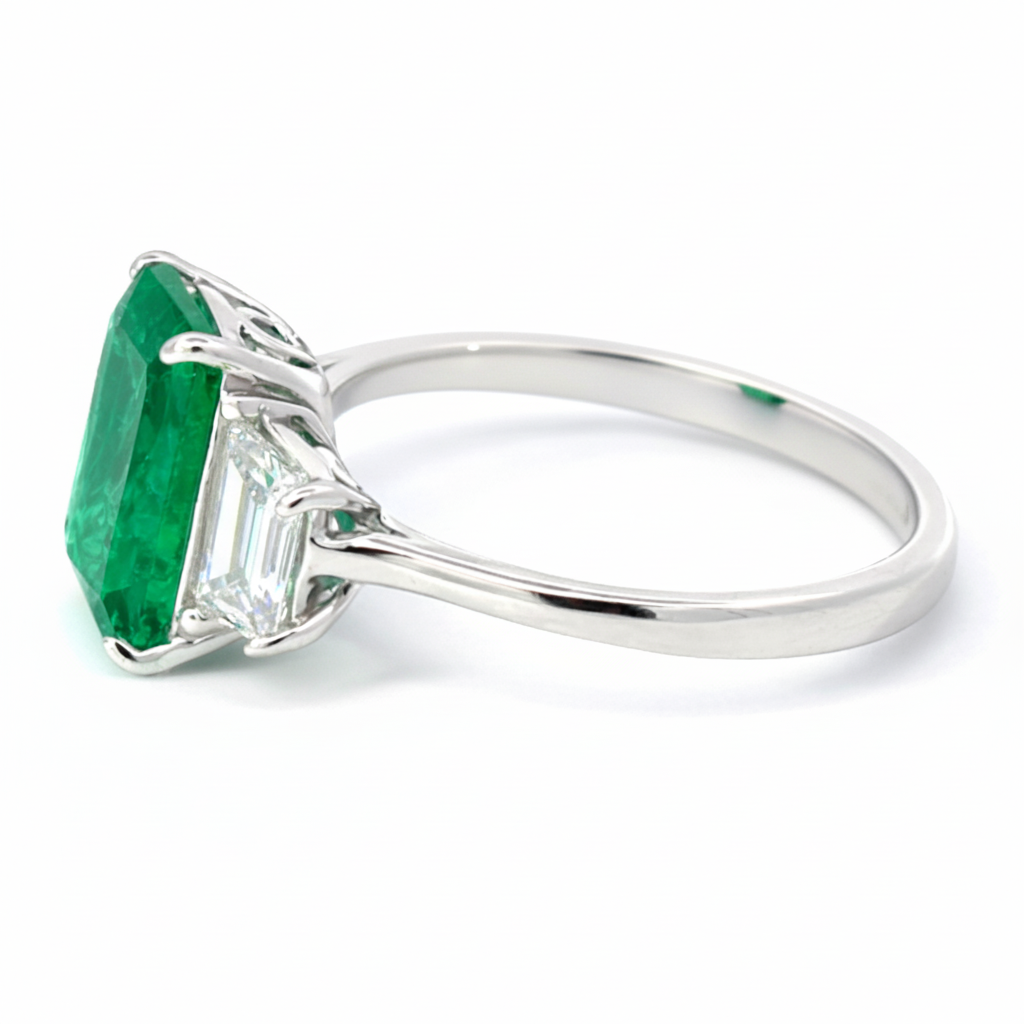 925 Sterling Silver Emerald-Cut Green Emerald Ring with Clear CZ Accents – 4g